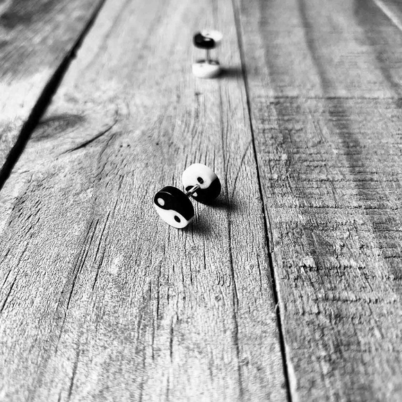 Men's Stud Earrings. - Picture 3 of 5